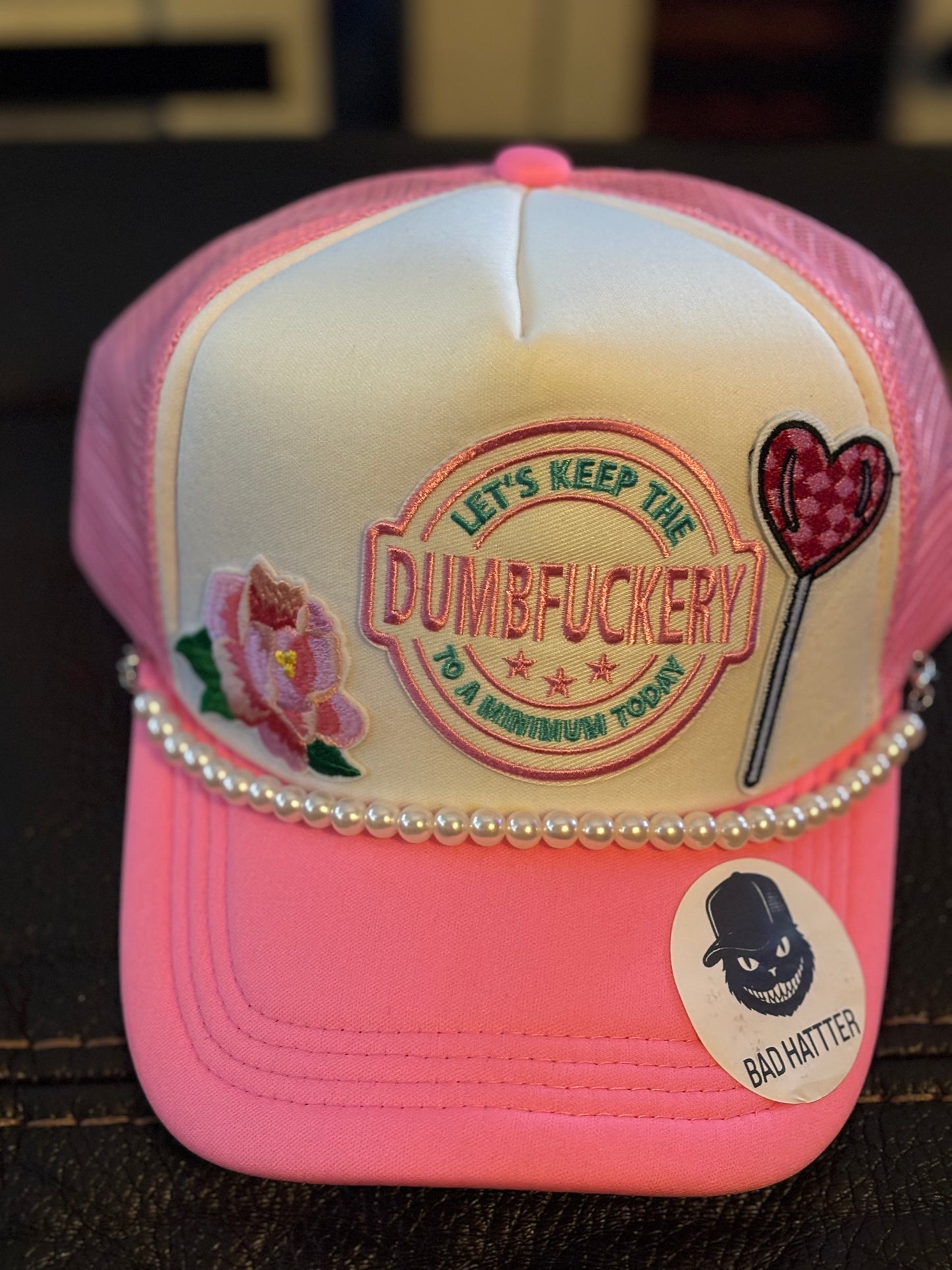 Premium hat with chain